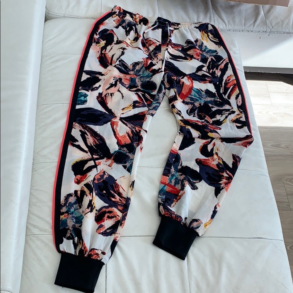 BAR III Jogger pants - size small